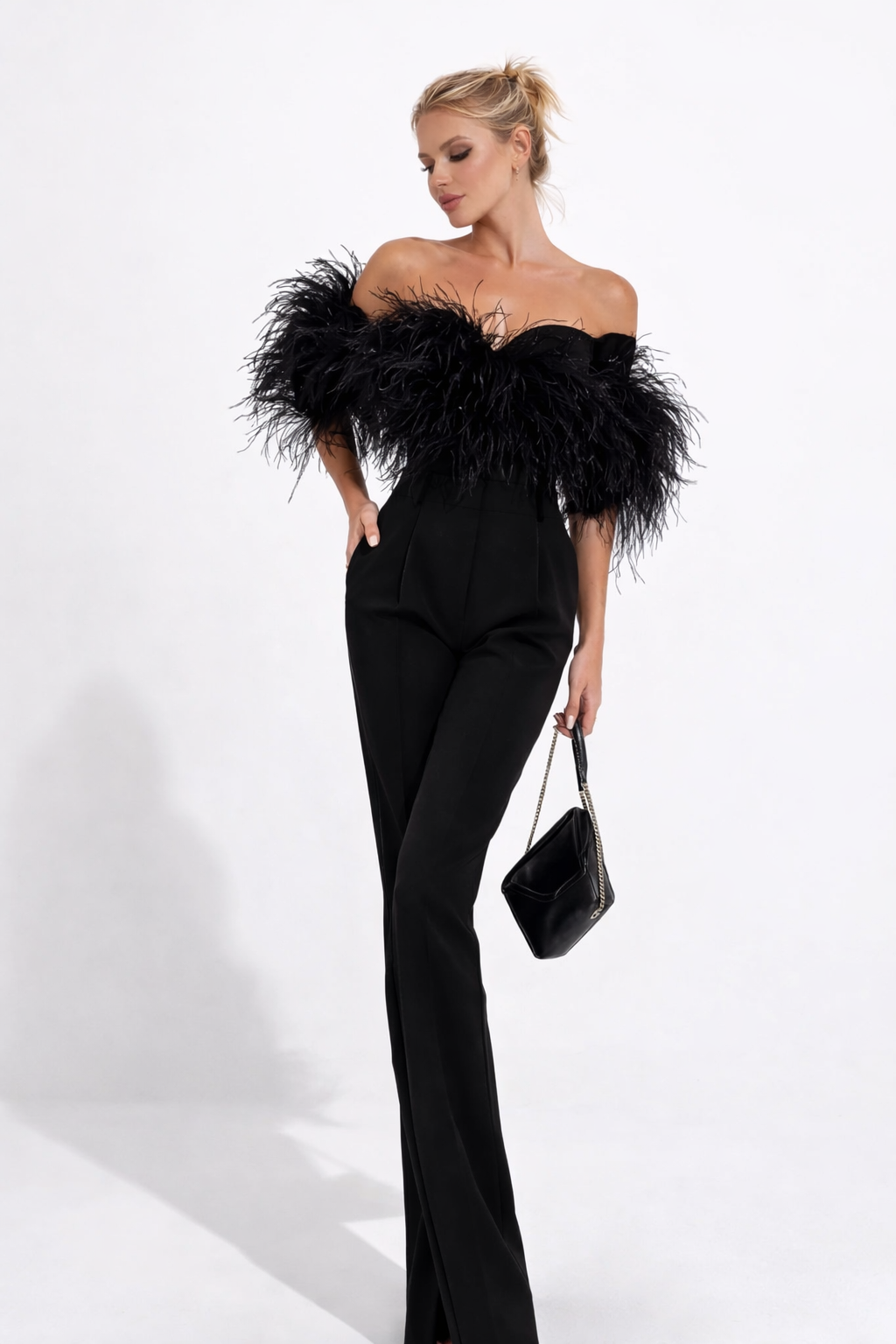 Mono Largo de plumas elegante