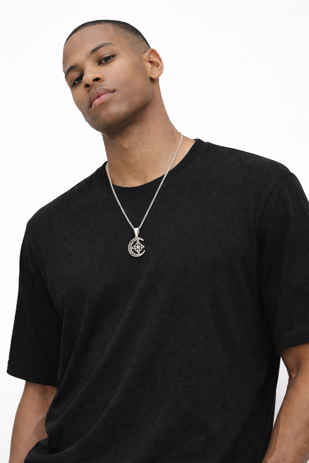 Collar Lunar Celtix™ – Colgante Místico de Nudo Celta con Cadena Premium