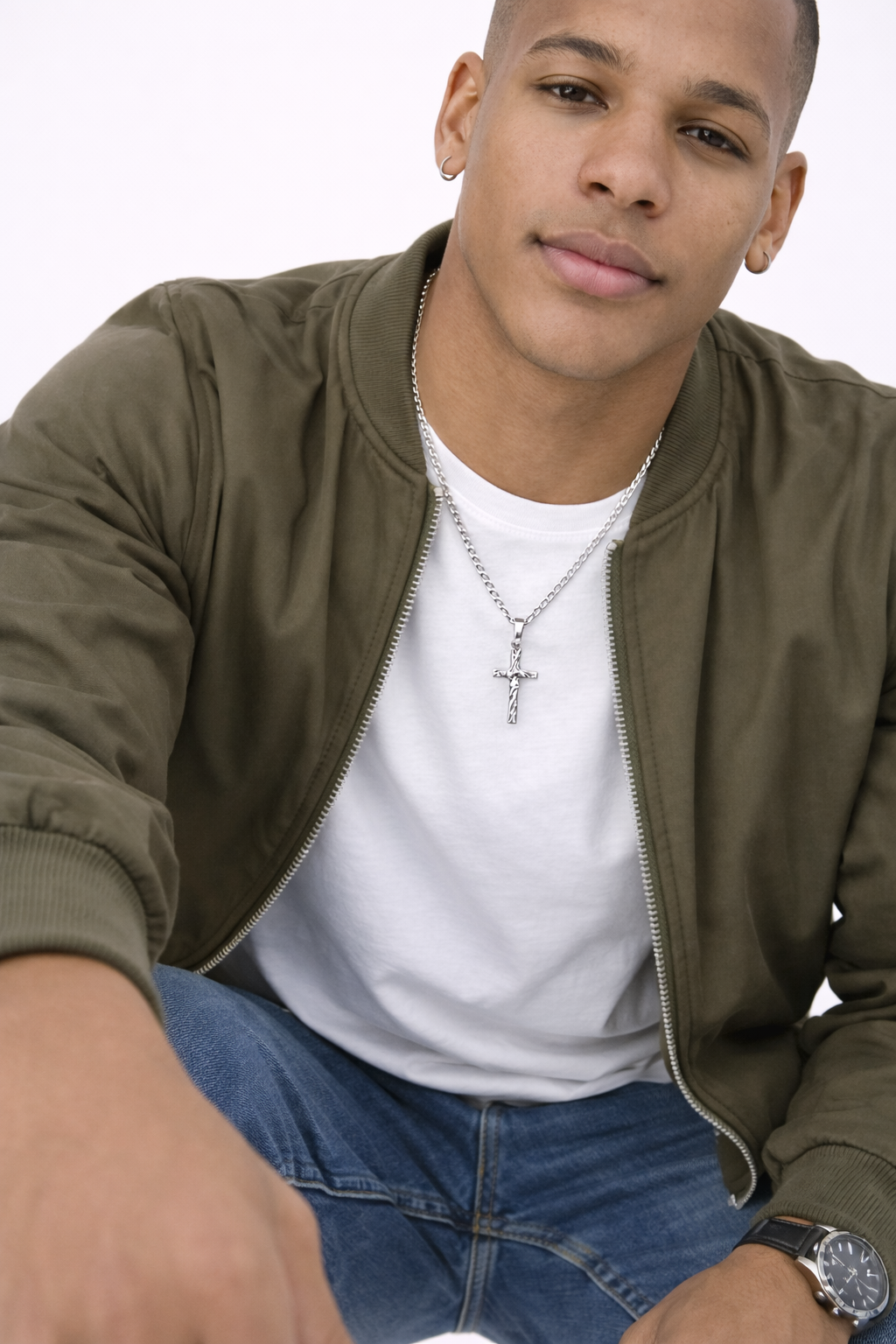 Collar Divine Cross™ – Colgante Clásico de Cruz con Cadena Elegante