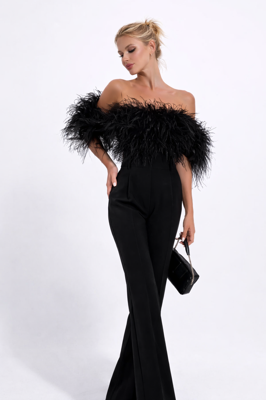 Mono Largo de plumas elegante