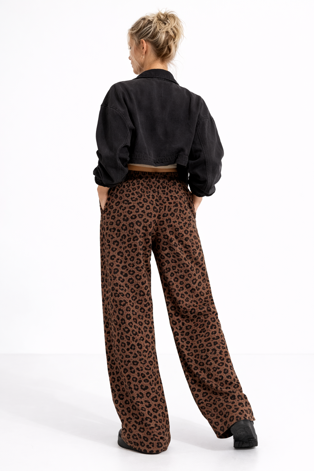 Pantalón WildFlow™ – Corte Amplio con Estilo Urbano Moderno