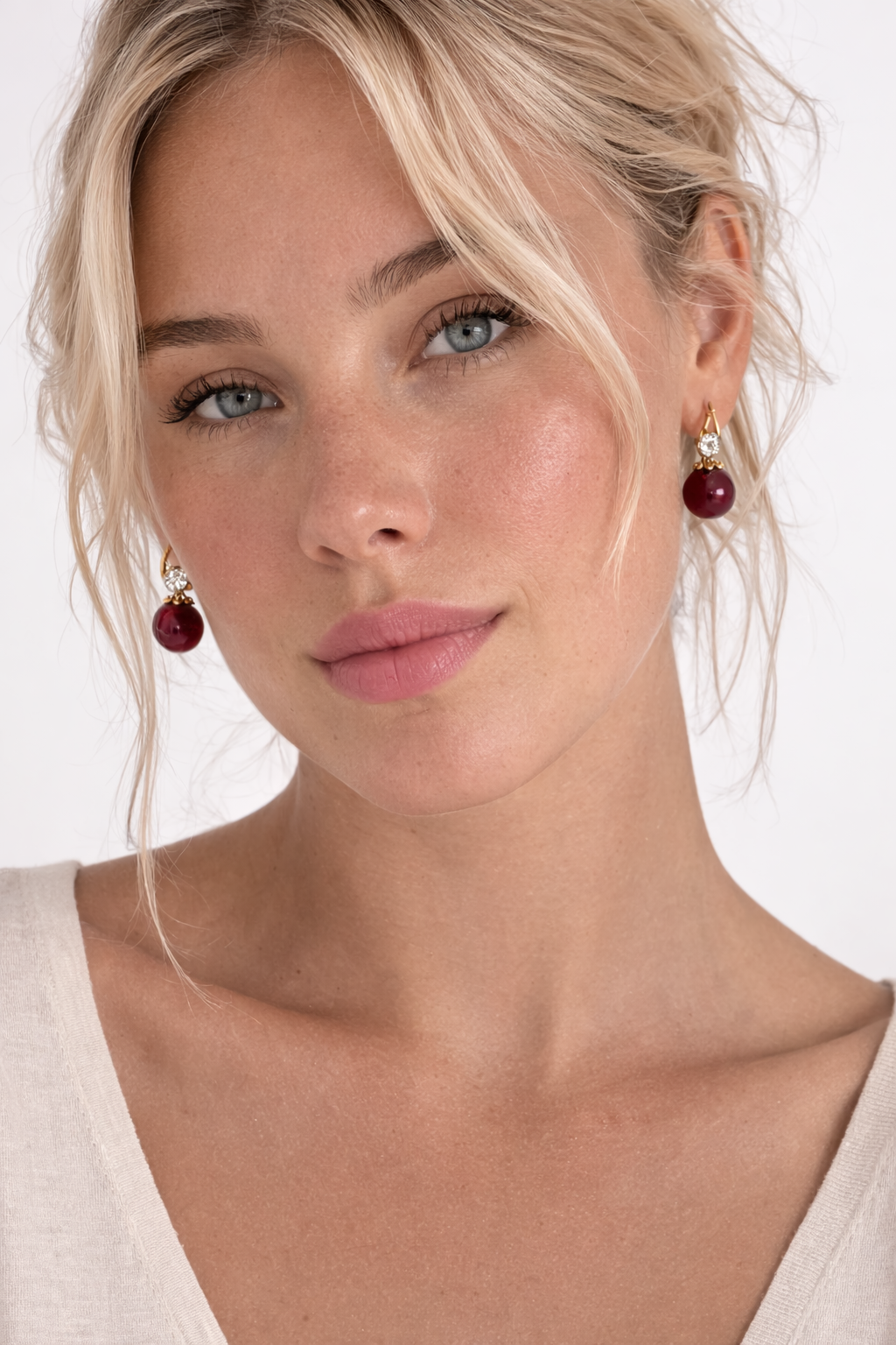 Pendientes Royal Pearl™ – Elegancia Clásica con Detalles Brillantes