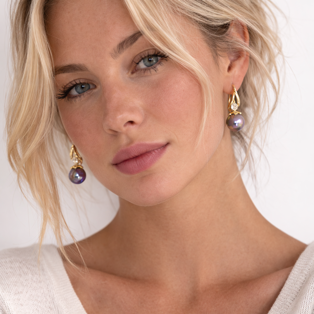 Pendientes Royal Pearl™ – Elegancia Clásica con Detalles Brillantes