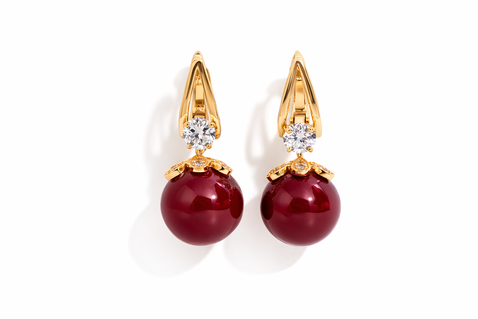 Pendientes Royal Pearl™ – Elegancia Clásica con Detalles Brillantes
