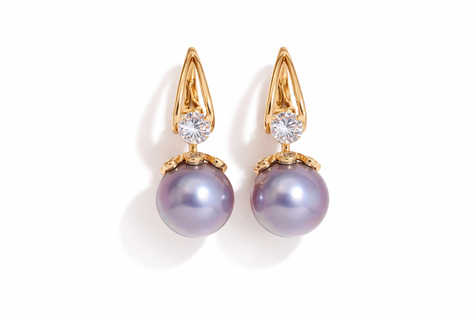 Pendientes Royal Pearl™ – Elegancia Clásica con Detalles Brillantes