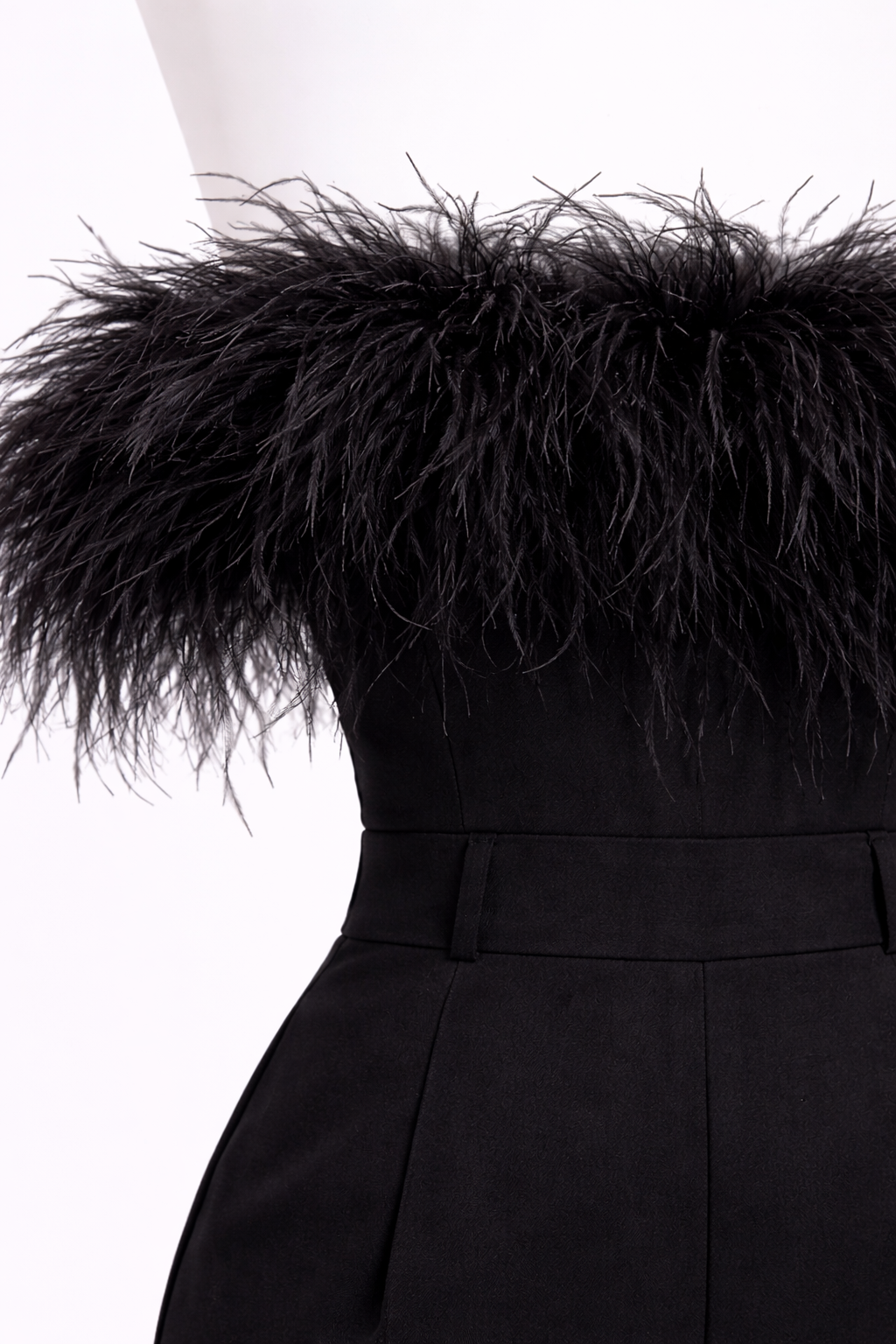 Mono Largo de plumas elegante