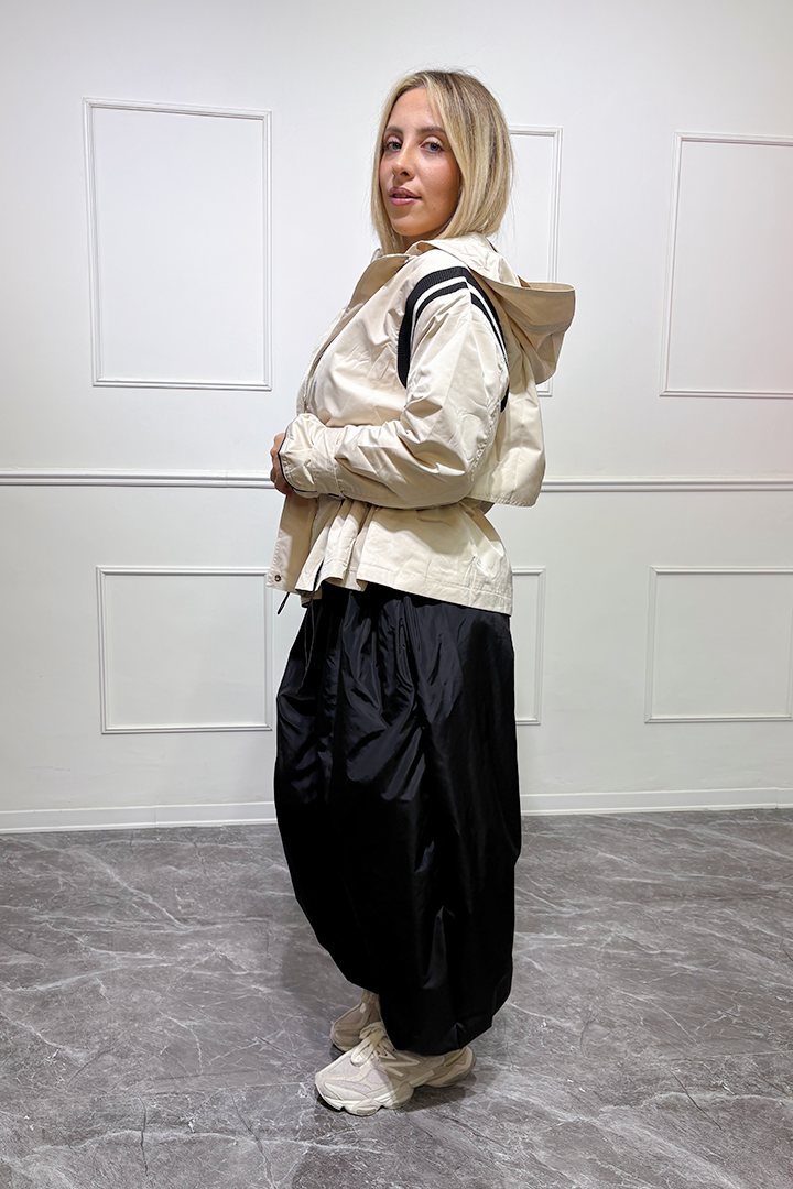 Chaqueta Urban Motion™ — Cortavientos Oversize con Capucha