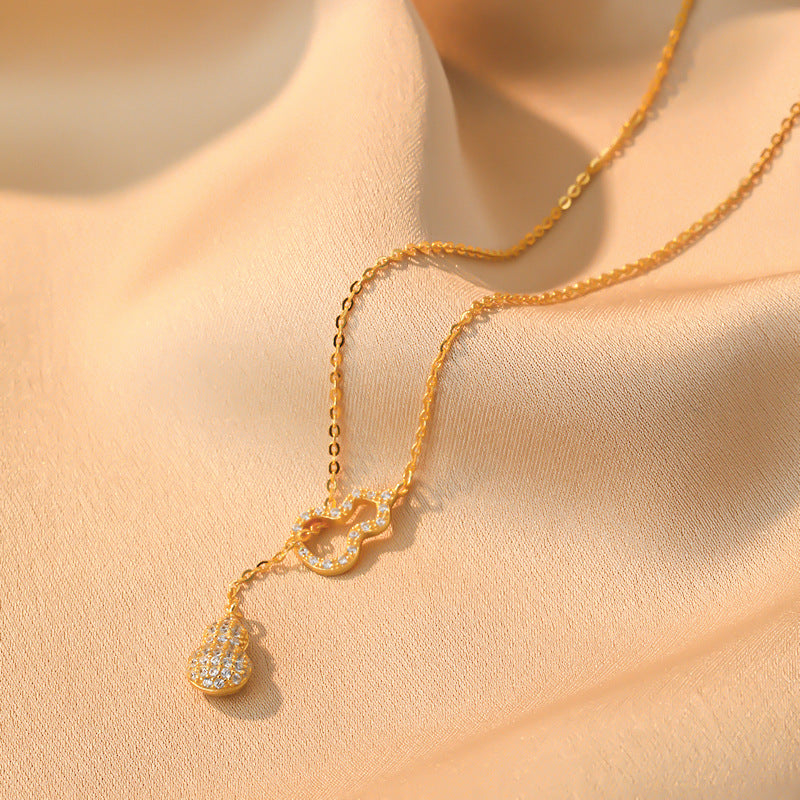 Collar Elegance Clover™ – Colgante Minimalista con Detalles Brillantes